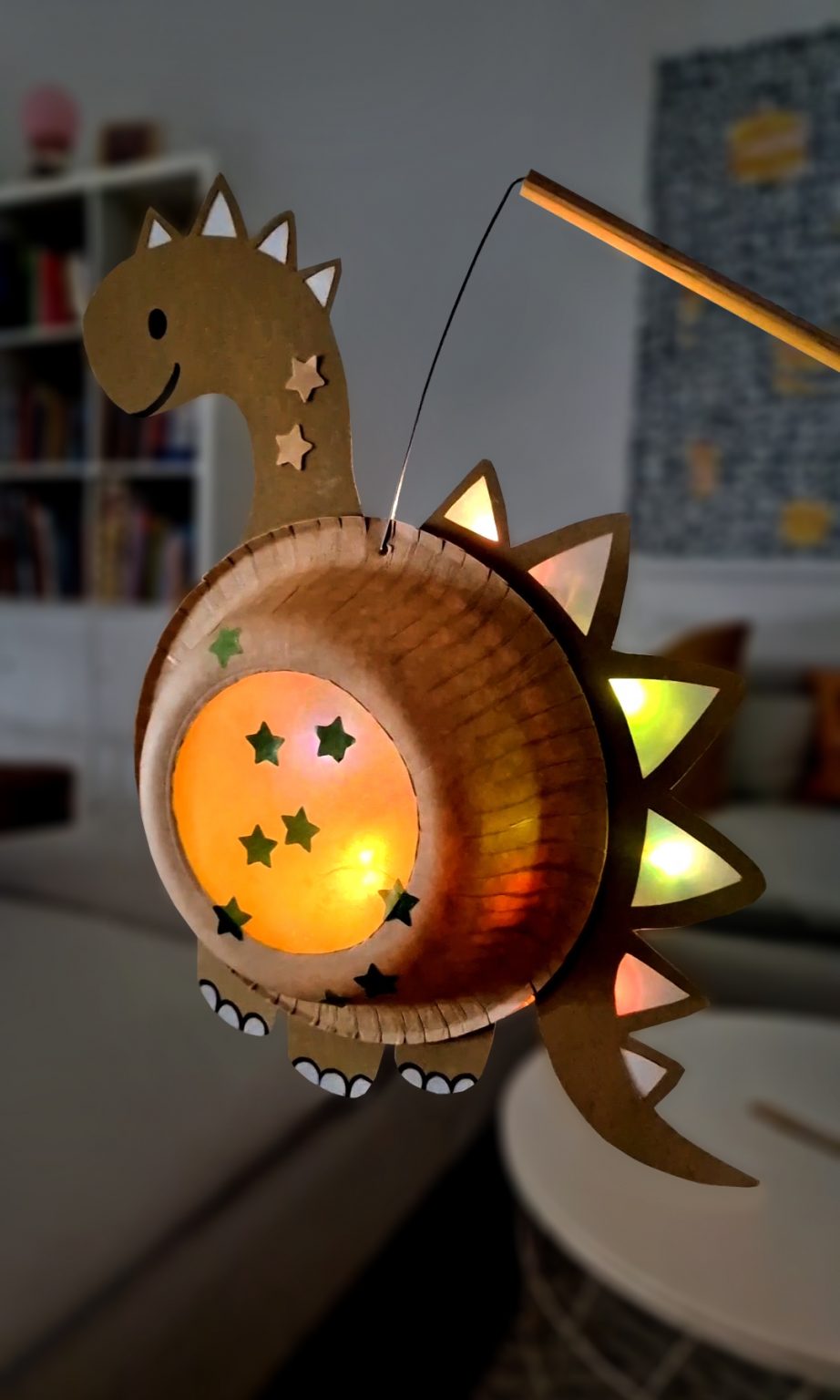  Foto zu Bambi Laterne basteln: DIY Laterne aus Papptellern basteln 