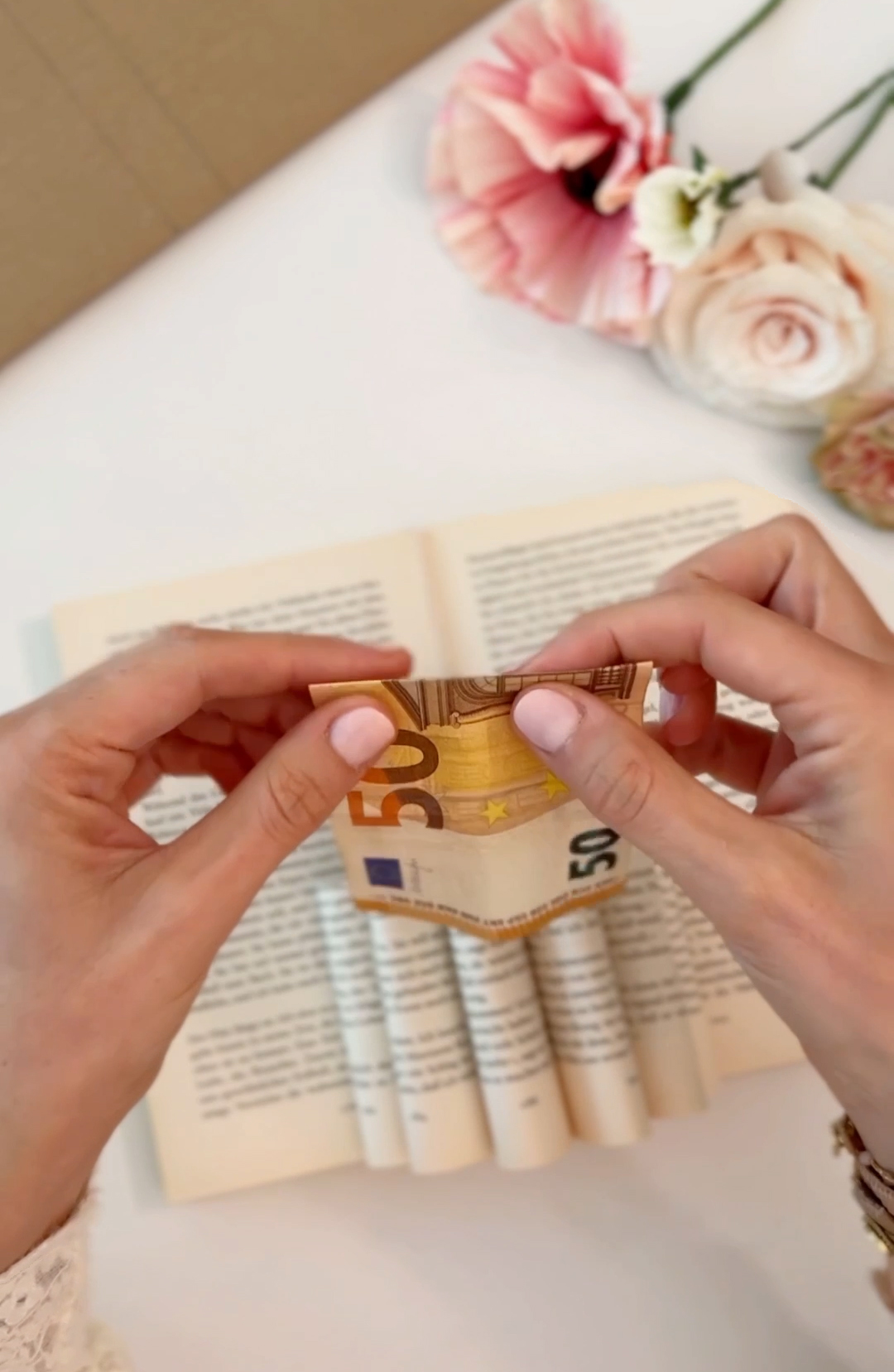 Buchvase als Geldgeschenk zur Hochzeit