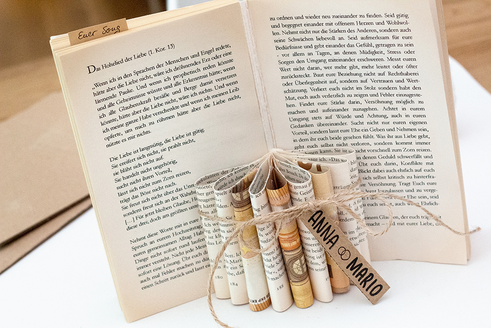 Buchvase als Geldgeschenk zur Hochzeit